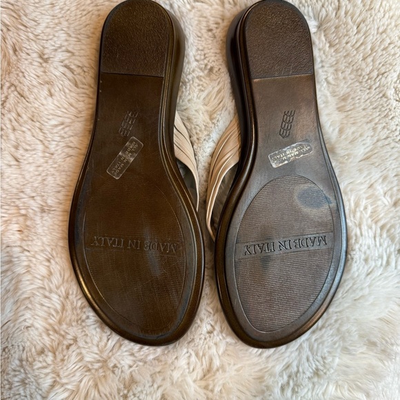 Italian Shoemakers Beige Sandals - Picture 7 of 7